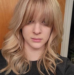 Meet your Posher, Hayley